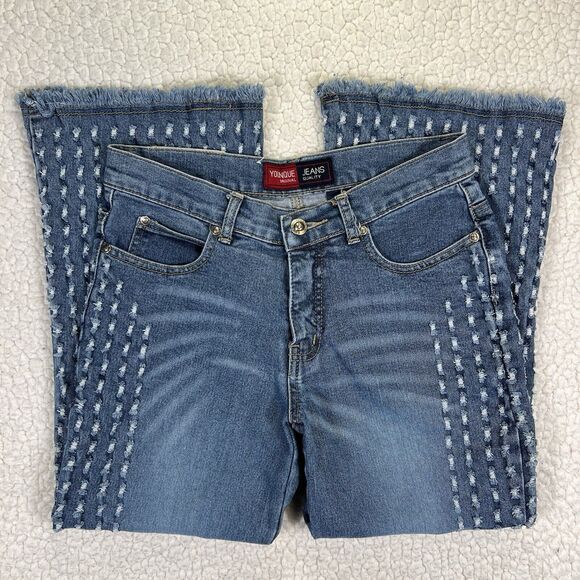 Younique Jeans Women’s Size 3 (Actual Sizes 28x22) Blue Crop Distressed Pattern - Picture 1 of 12
